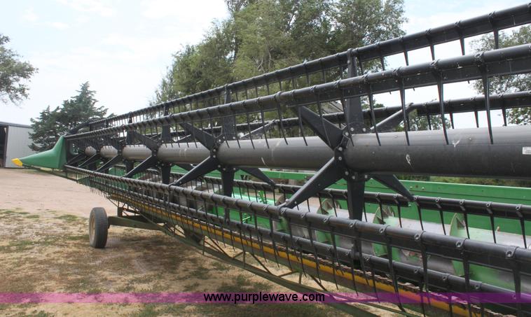 image for item D5287 2000 John Deere 930F flex header