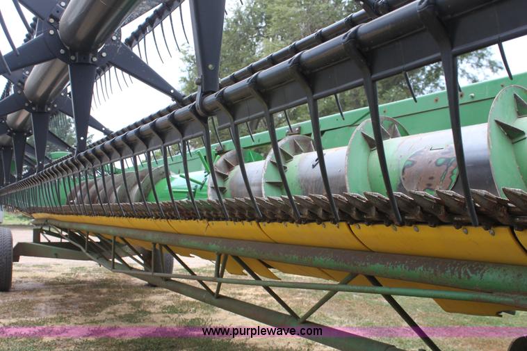 image for item D5287 2000 John Deere 930F flex header