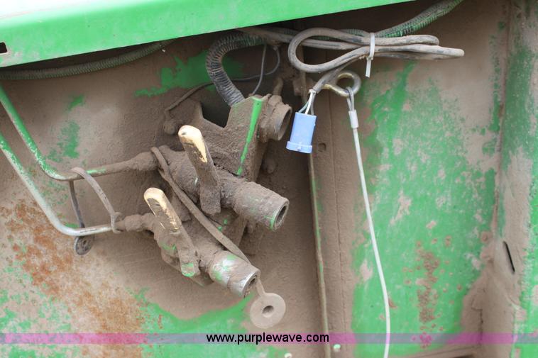 image for item D5287 2000 John Deere 930F flex header