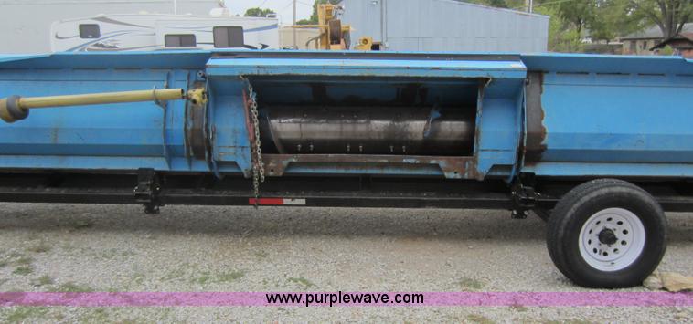 image for item D5678 1995 Shelbourne Reynolds CX84 28' stripper header