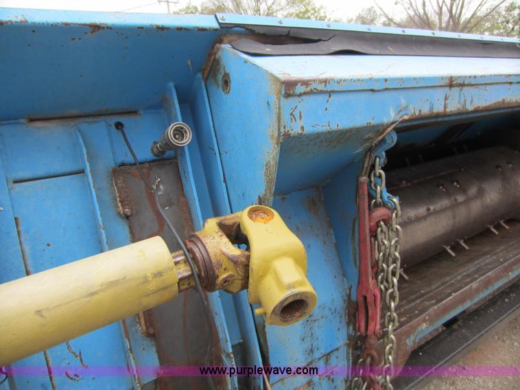 image for item D5678 1995 Shelbourne Reynolds CX84 28' stripper header