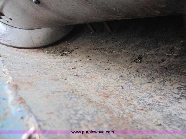 image for item D5678 1995 Shelbourne Reynolds CX84 28' stripper header