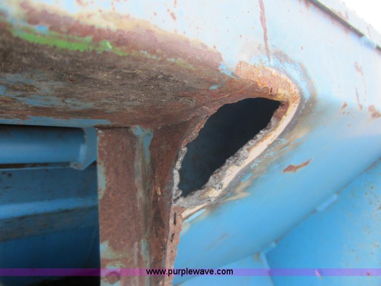 image for item D5678 1995 Shelbourne Reynolds CX84 28' stripper header