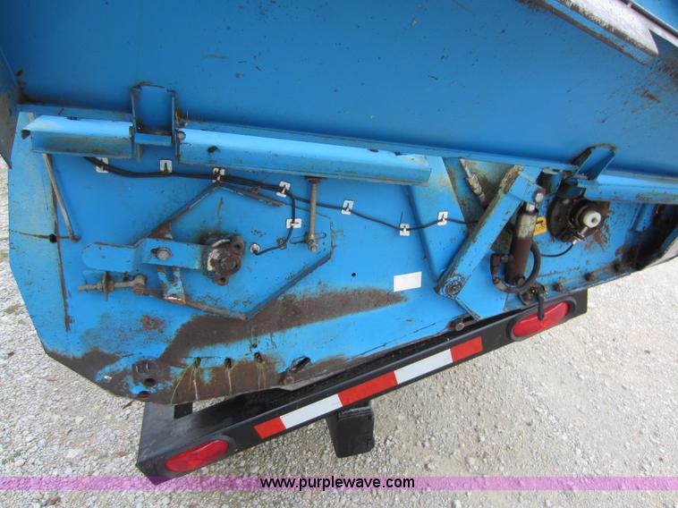 image for item D5678 1995 Shelbourne Reynolds CX84 28' stripper header