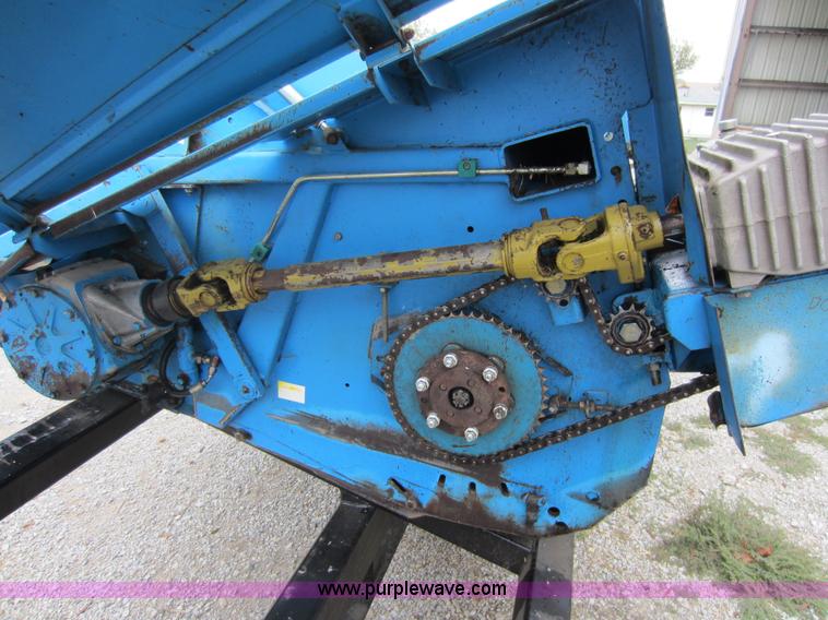 image for item D5678 1995 Shelbourne Reynolds CX84 28' stripper header