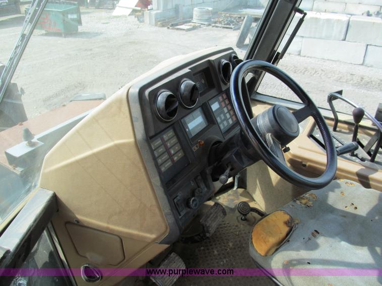 image for item E5515 Caterpillar Challenger 75 track tractor