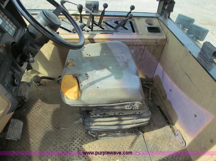 image for item E5515 Caterpillar Challenger 75 track tractor