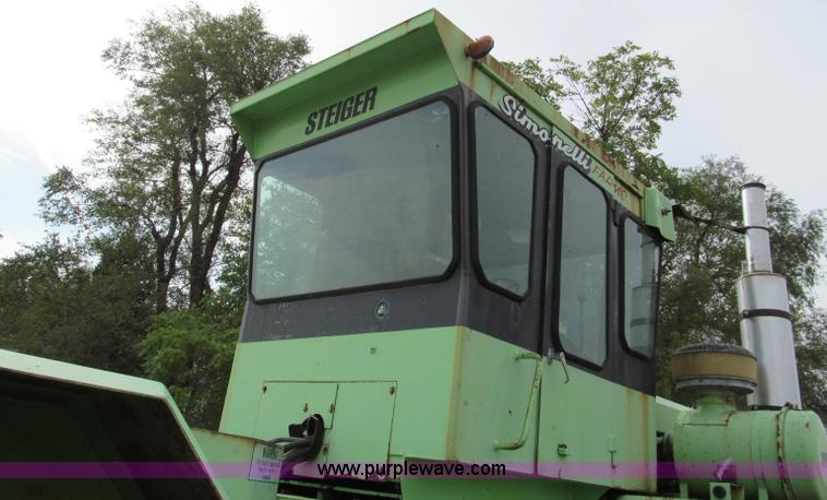 image for item E5547 1975 Steiger Turbo Tiger II ST320 4WD tractor