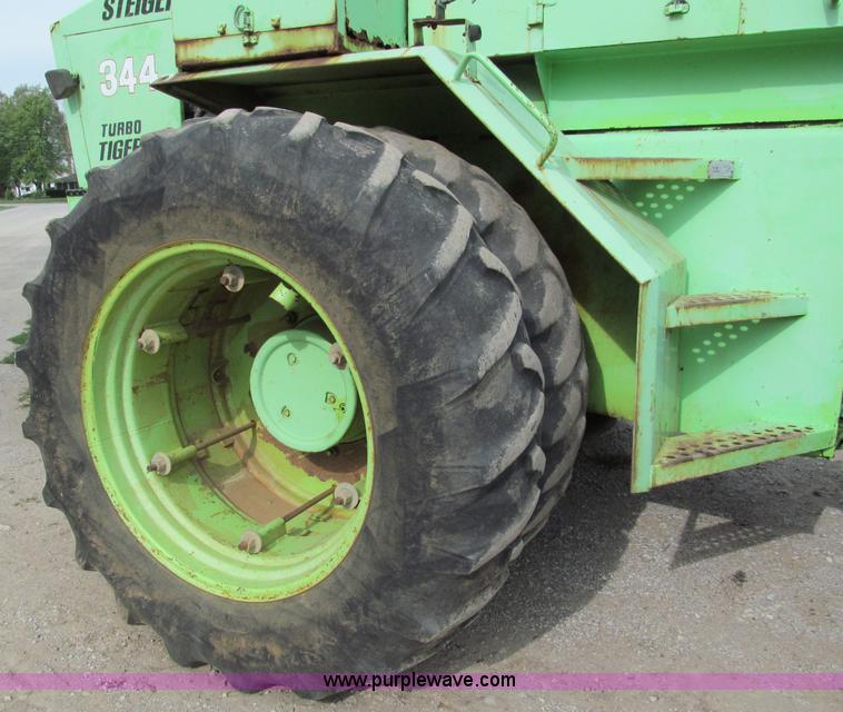 image for item E5547 1975 Steiger Turbo Tiger II ST320 4WD tractor
