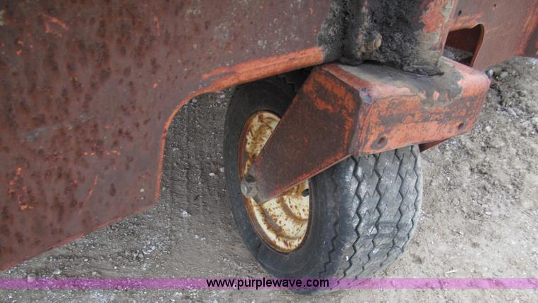 image for item E5548 Farm Hand bale accumulator