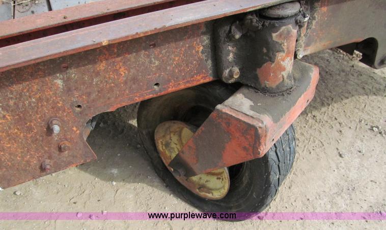 image for item E5548 Farm Hand bale accumulator