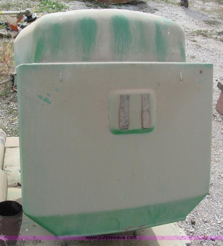 image for item E5559 John Deere 4850 fuel tank and air cleaner stack