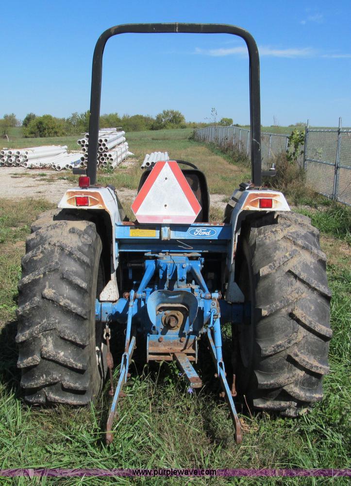 image for item E5576 1991 Ford 1920 MFWD tractor