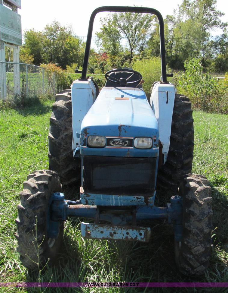 image for item E5576 1991 Ford 1920 MFWD tractor