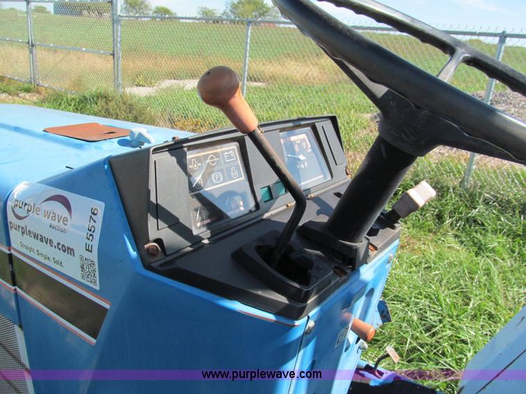 image for item E5576 1991 Ford 1920 MFWD tractor