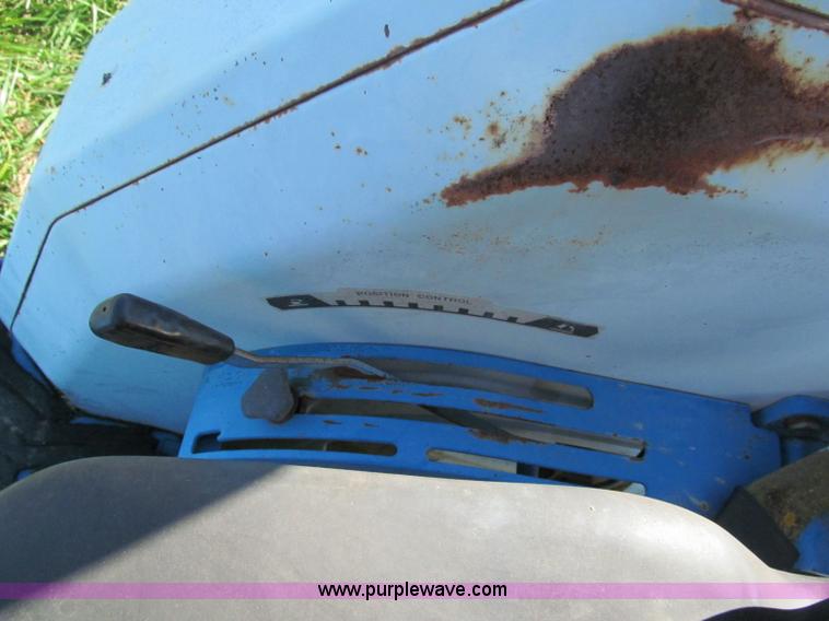 image for item E5576 1991 Ford 1920 MFWD tractor