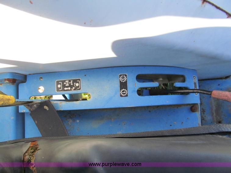 image for item E5576 1991 Ford 1920 MFWD tractor