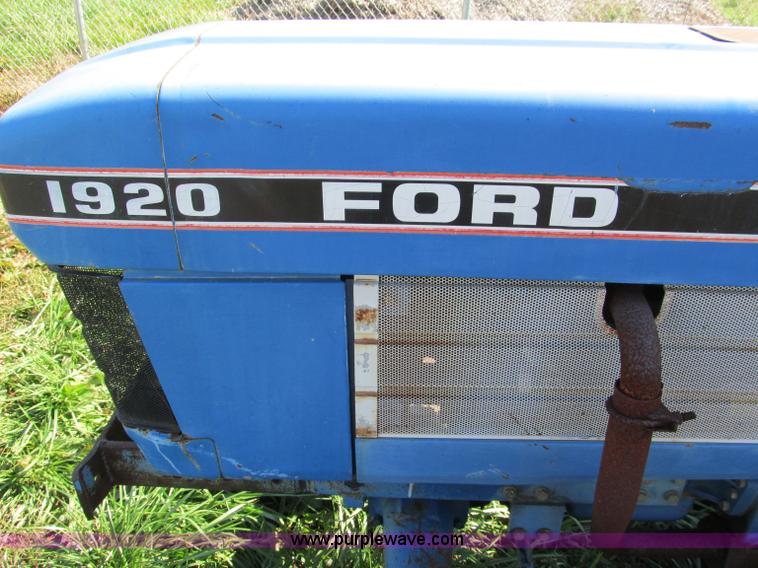 image for item E5576 1991 Ford 1920 MFWD tractor