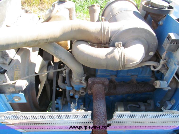 image for item E5576 1991 Ford 1920 MFWD tractor