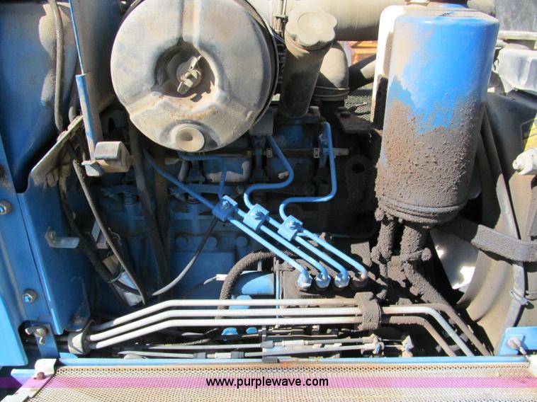 image for item E5576 1991 Ford 1920 MFWD tractor