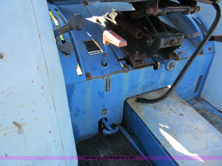 image for item E5576 1991 Ford 1920 MFWD tractor