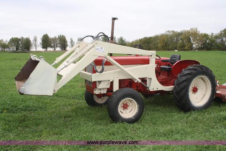 image for item F2633 1964 International 606 tractor