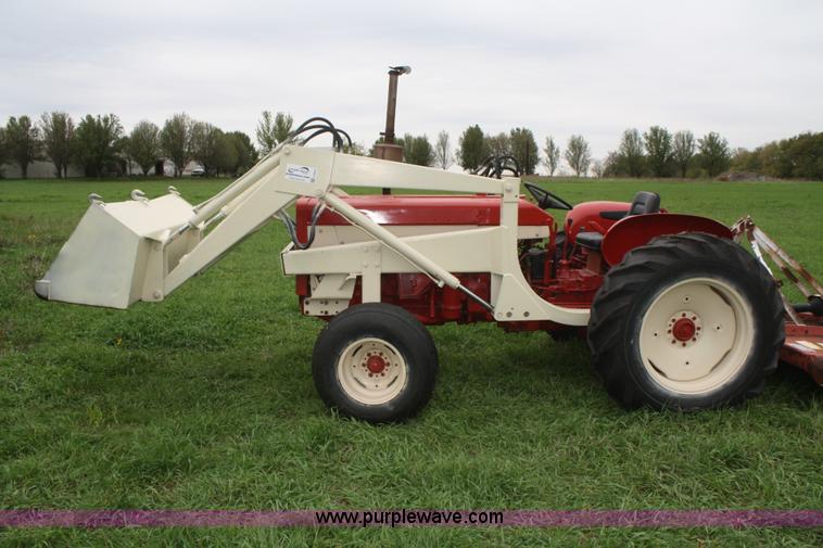 image for item F2633 1964 International 606 tractor