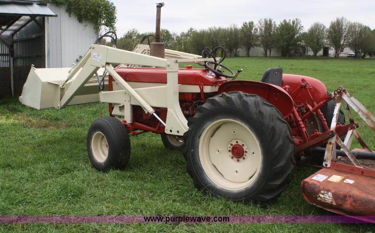 image for item F2633 1964 International 606 tractor
