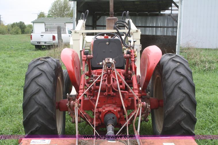 image for item F2633 1964 International 606 tractor