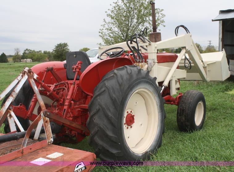 image for item F2633 1964 International 606 tractor