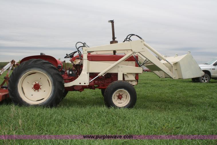 image for item F2633 1964 International 606 tractor