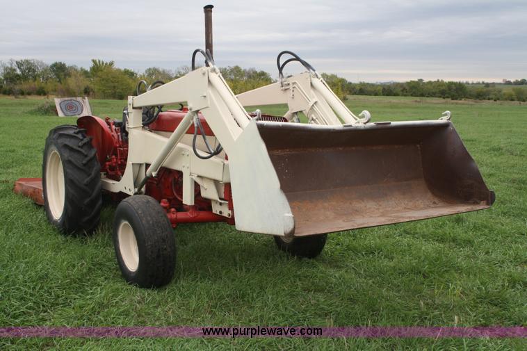 image for item F2633 1964 International 606 tractor