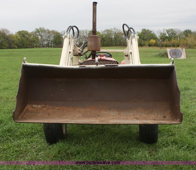 image for item F2633 1964 International 606 tractor