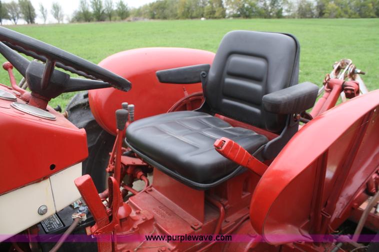 image for item F2633 1964 International 606 tractor