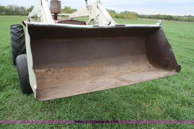 image for item F2633 1964 International 606 tractor