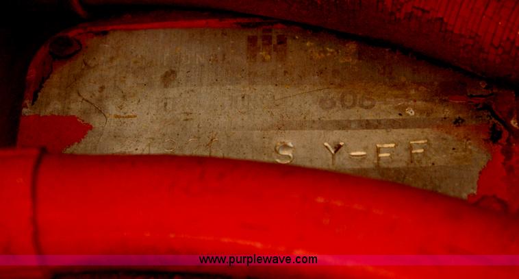 image for item F2633 1964 International 606 tractor