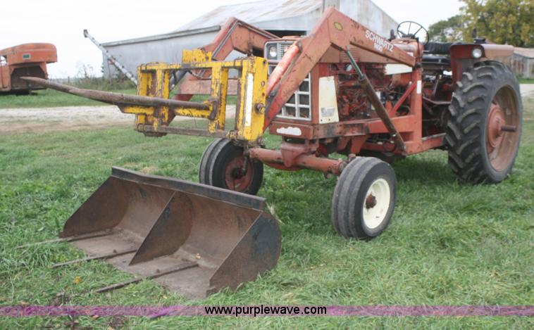 image for item F2686 1975 International 666 tractor