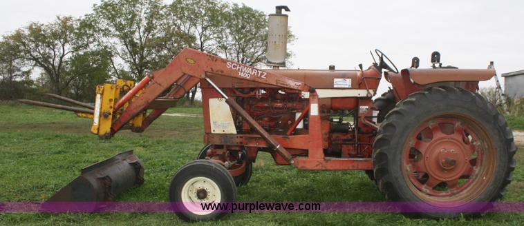 image for item F2686 1975 International 666 tractor