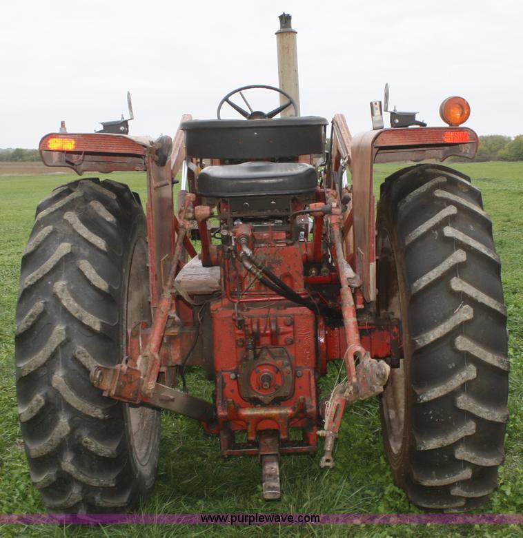 image for item F2686 1975 International 666 tractor