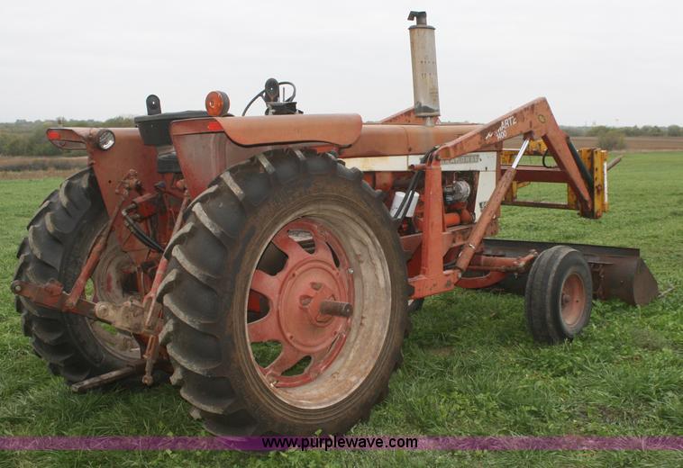 image for item F2686 1975 International 666 tractor