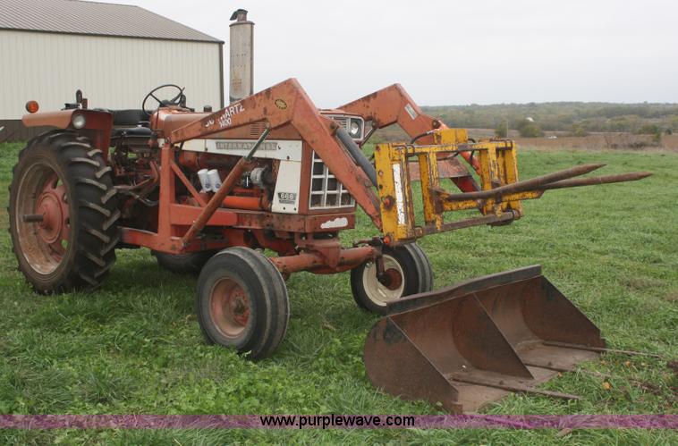 image for item F2686 1975 International 666 tractor