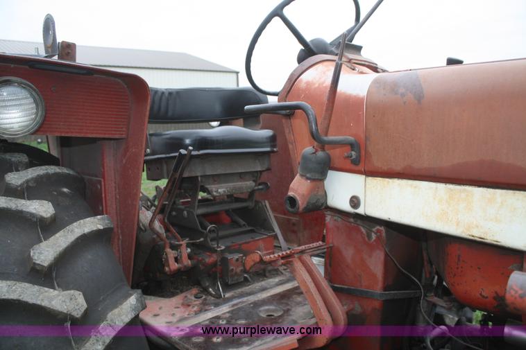 image for item F2686 1975 International 666 tractor