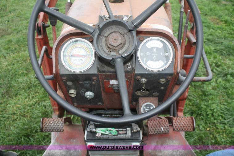 image for item F2686 1975 International 666 tractor