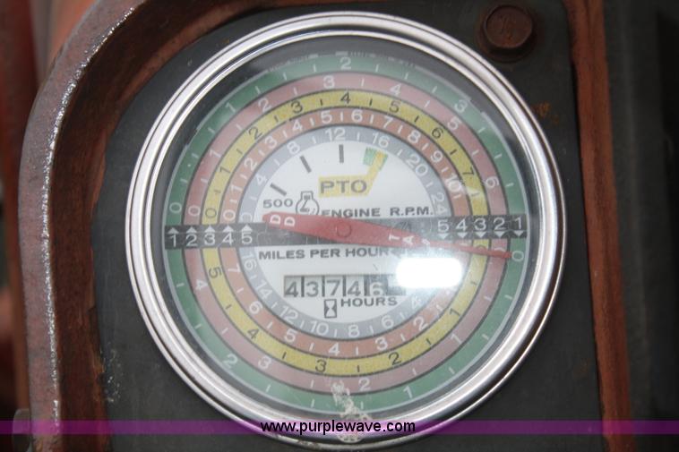 image for item F2686 1975 International 666 tractor