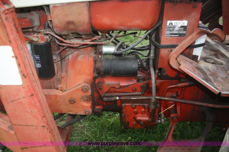 image for item F2686 1975 International 666 tractor