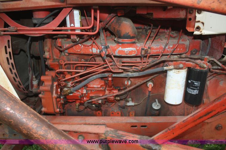 image for item F2686 1975 International 666 tractor