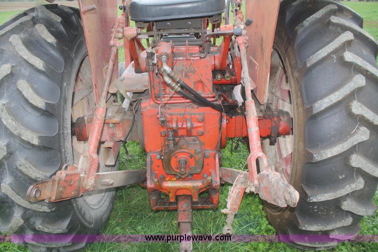 image for item F2686 1975 International 666 tractor