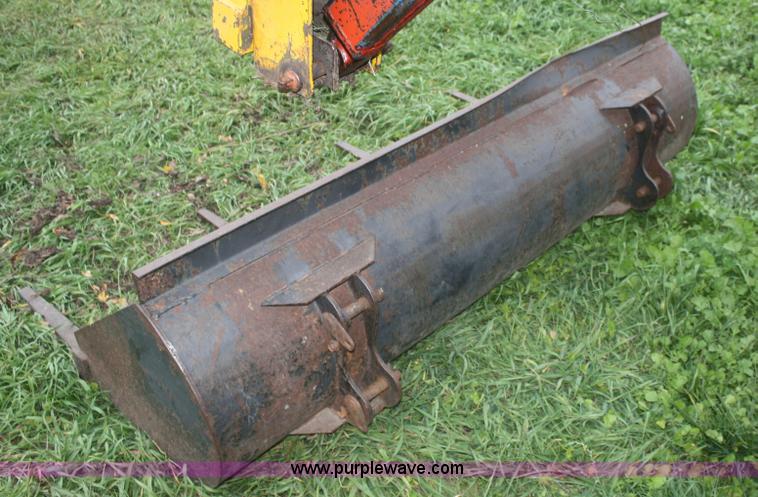 image for item F2686 1975 International 666 tractor