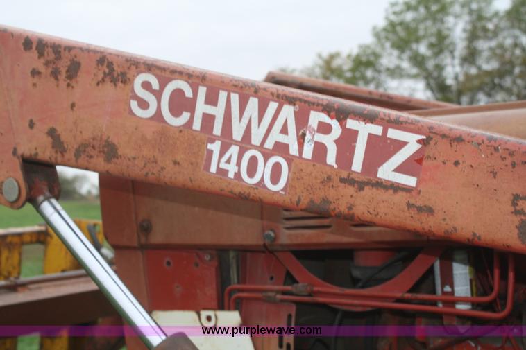 image for item F2686 1975 International 666 tractor