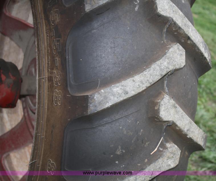 image for item F2686 1975 International 666 tractor